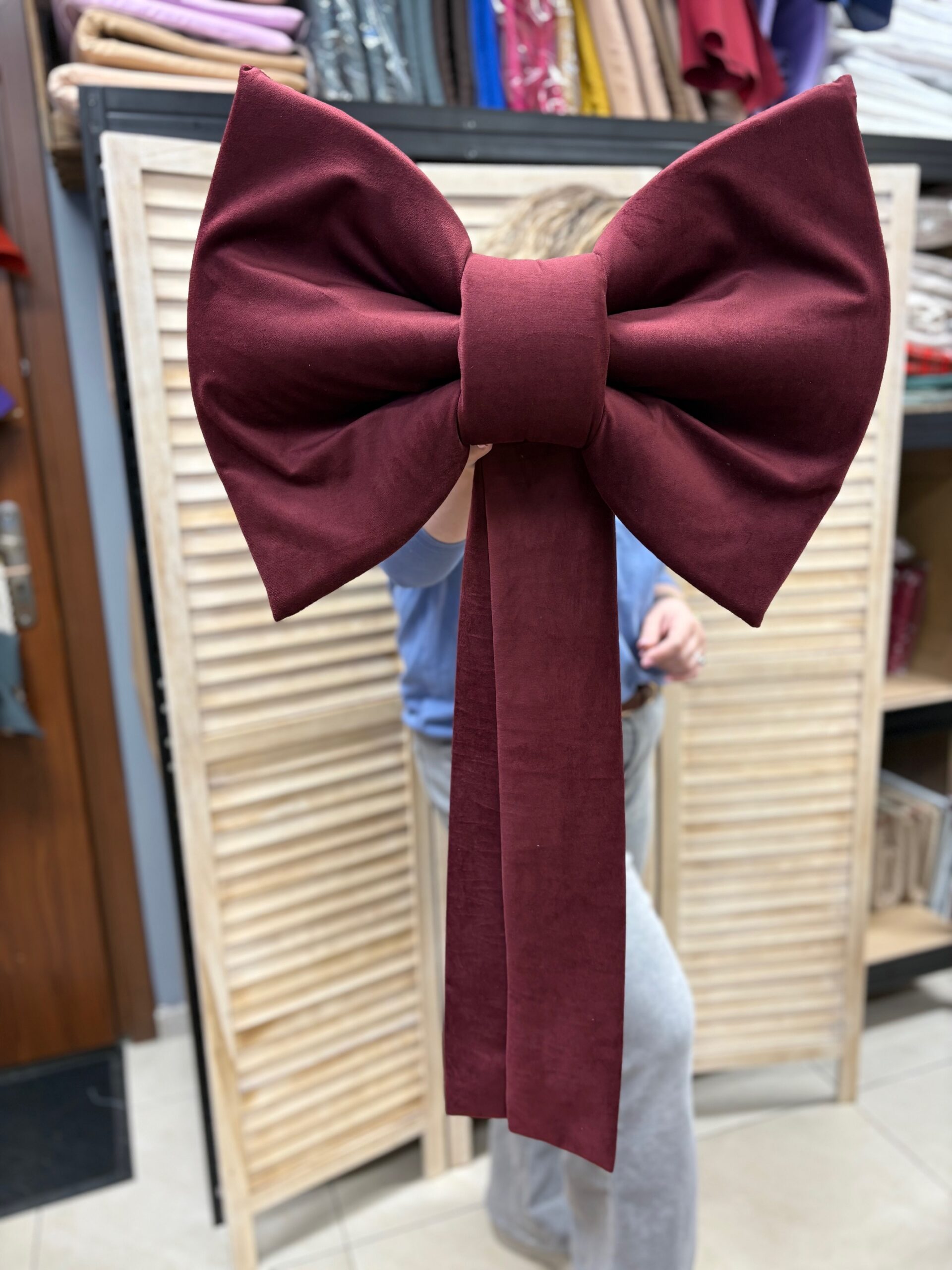 Kokarda welur bordo 40x50 wąsy 70 cm