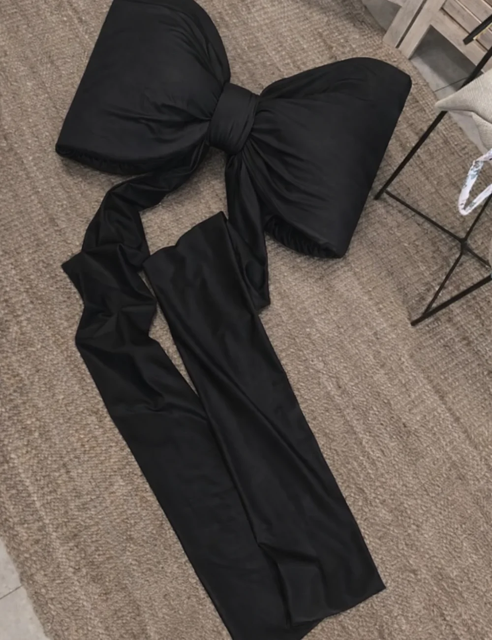 Kokarda welur 40×80 zwis 200 cm Czarny