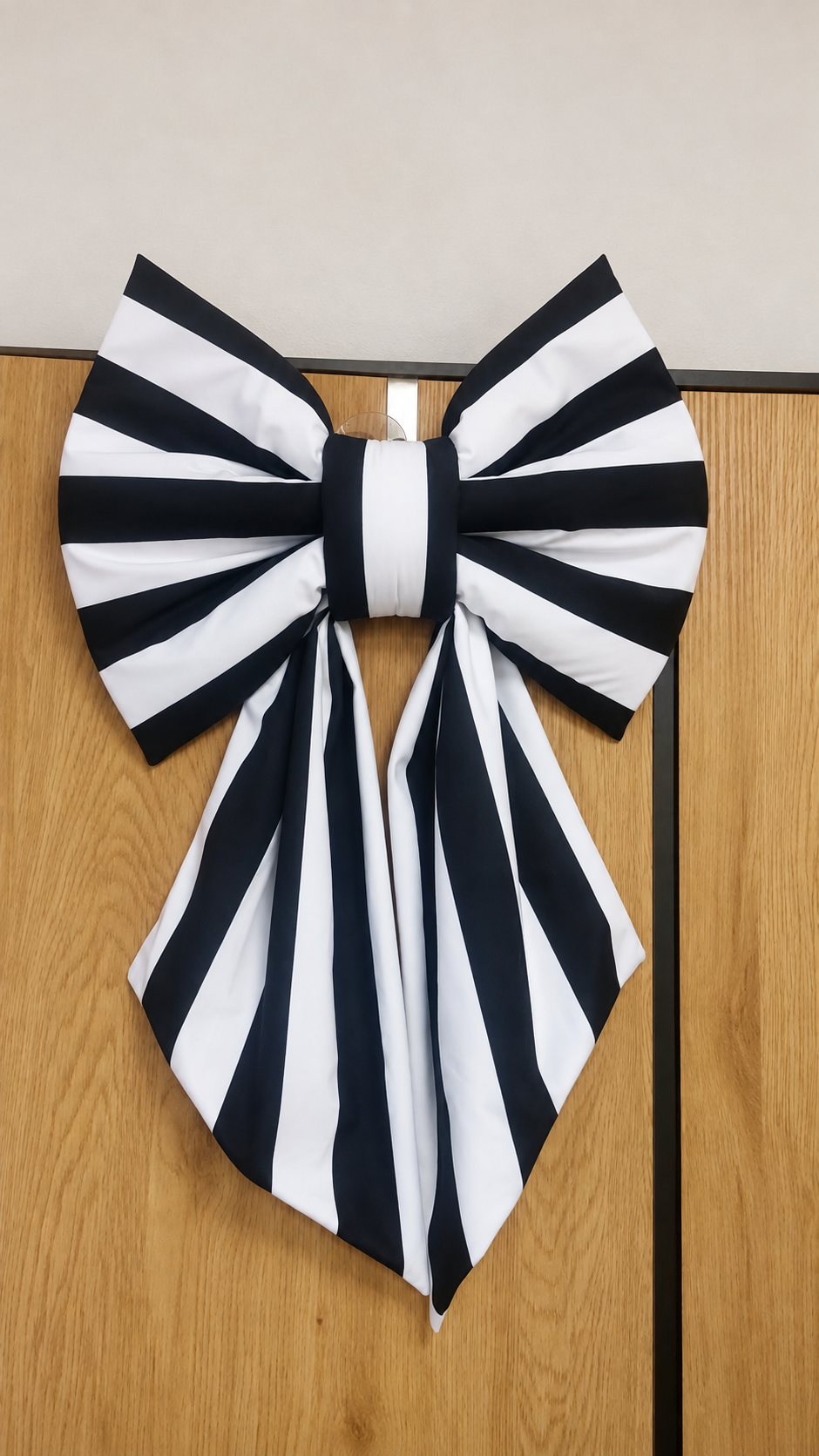 Kokarda 40x50 zwis  60 cm  pasy czarne